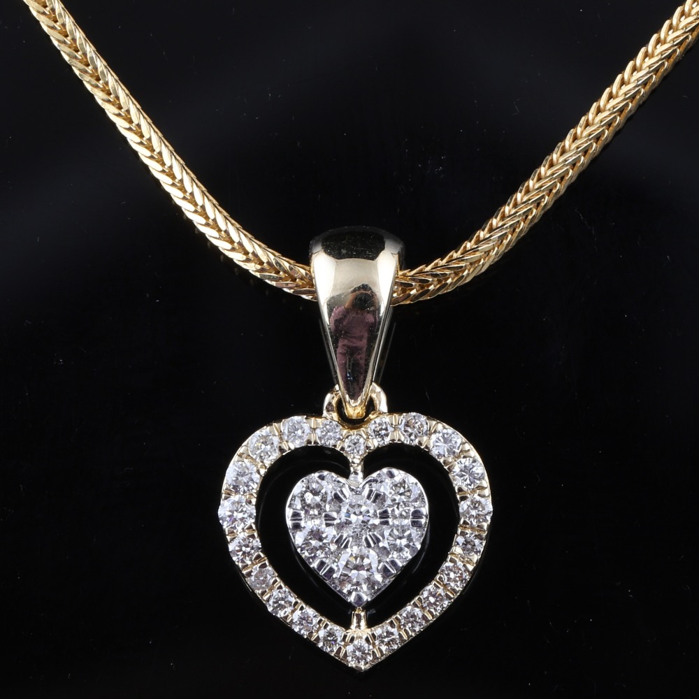 18KT Gold Fancy Diamond Pendant Set