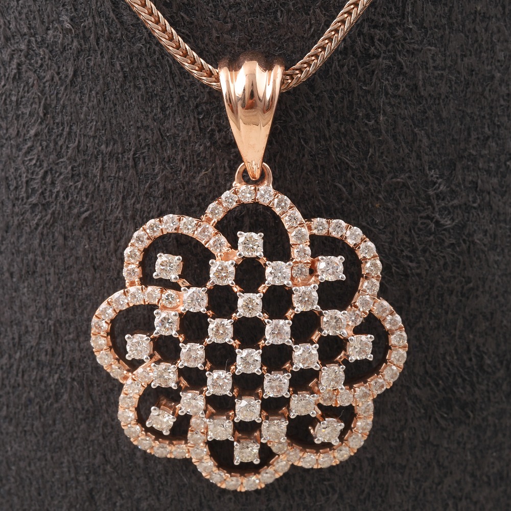 18KT Gold Glorious Diamond Pendant Set