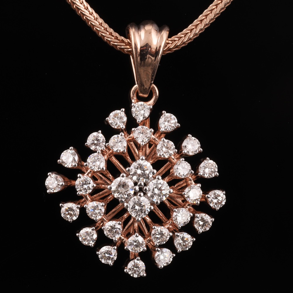 18KT Gold Sparkling Diamond Pendant Set