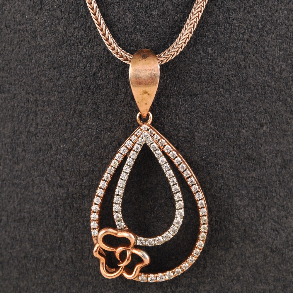 18KT Gold Stunning Diamond Pendant Set