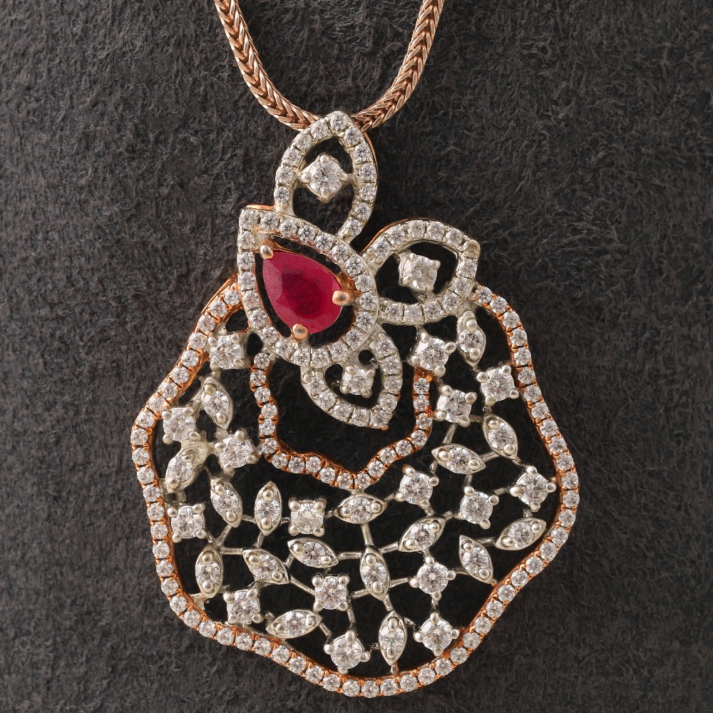 18KT Gold Graceful Diamond Pendant Set