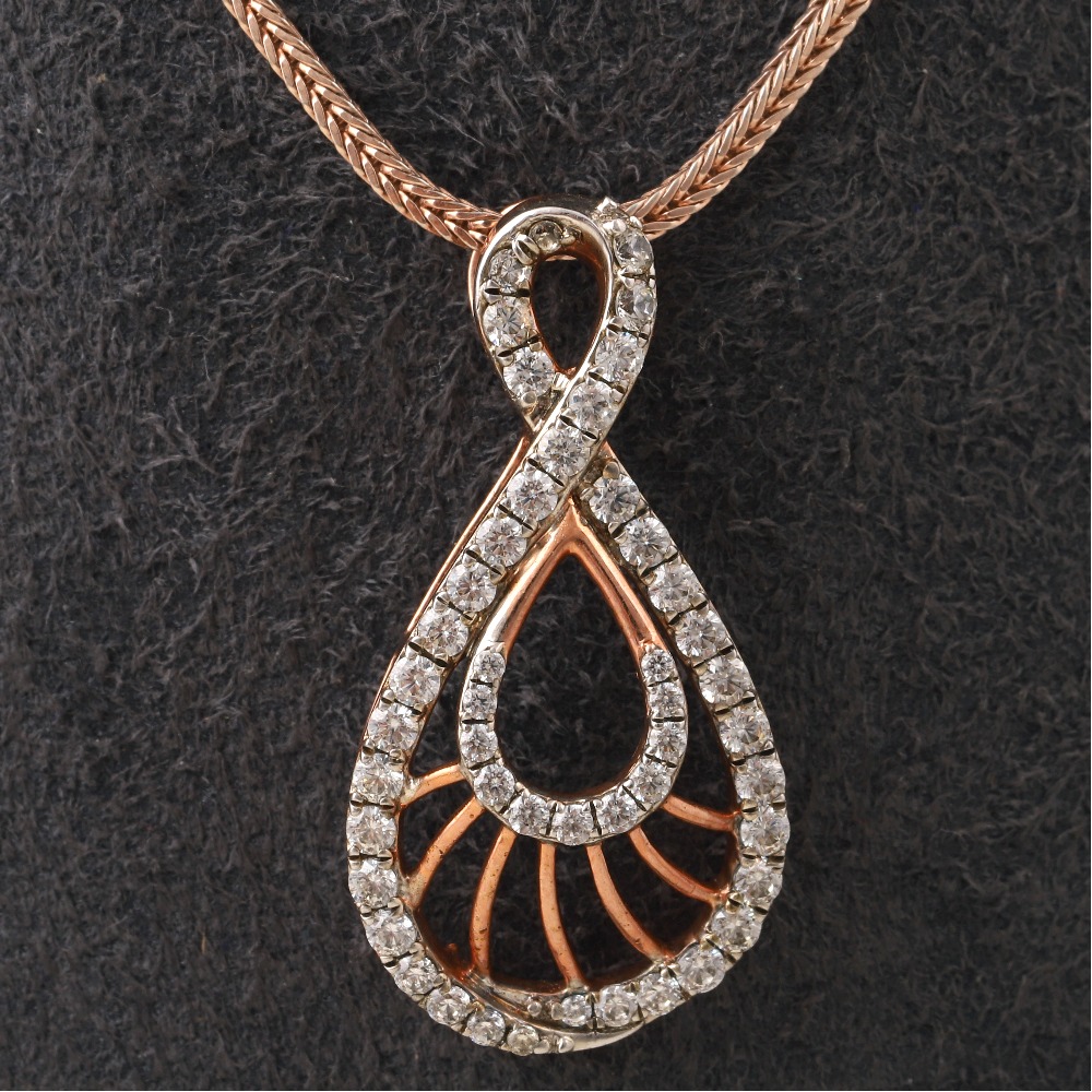 18KT Gold Classic Diamond Pendant Set