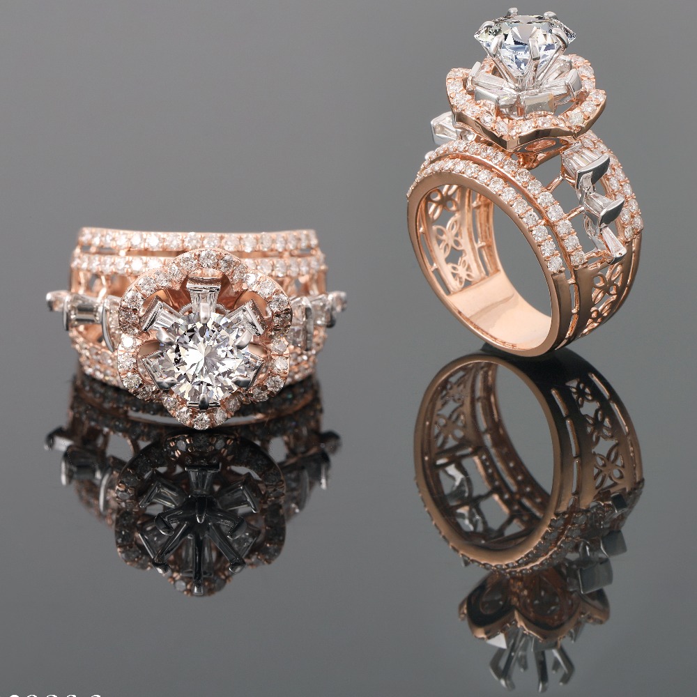 18KT Gold Beautiful Diamond Ring