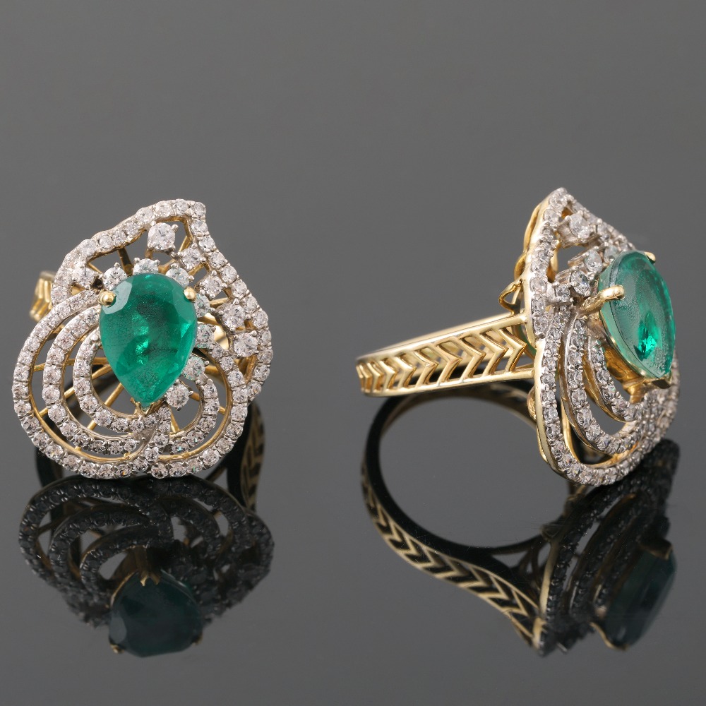 18KT Gold Delicate Diamond Ring