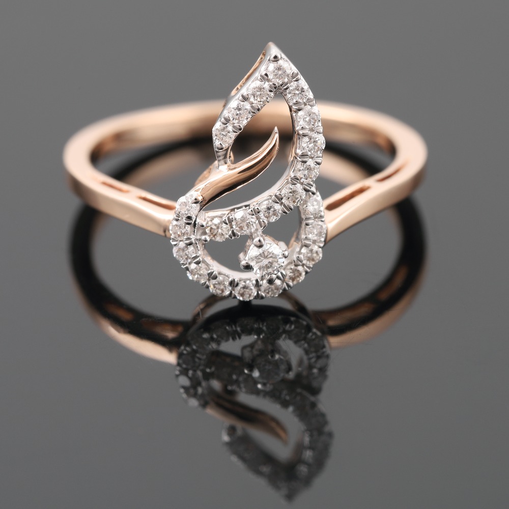 18KT Gold Dazzling Diamond Ring