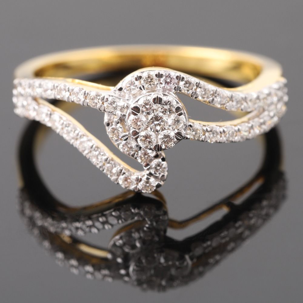18KT Gold Modern Diamond Ring