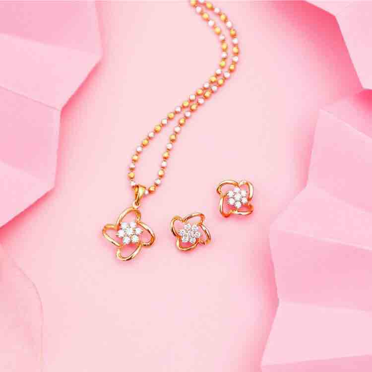18KT Rose Gold Star Shaped Designer Diamond Pendant Set