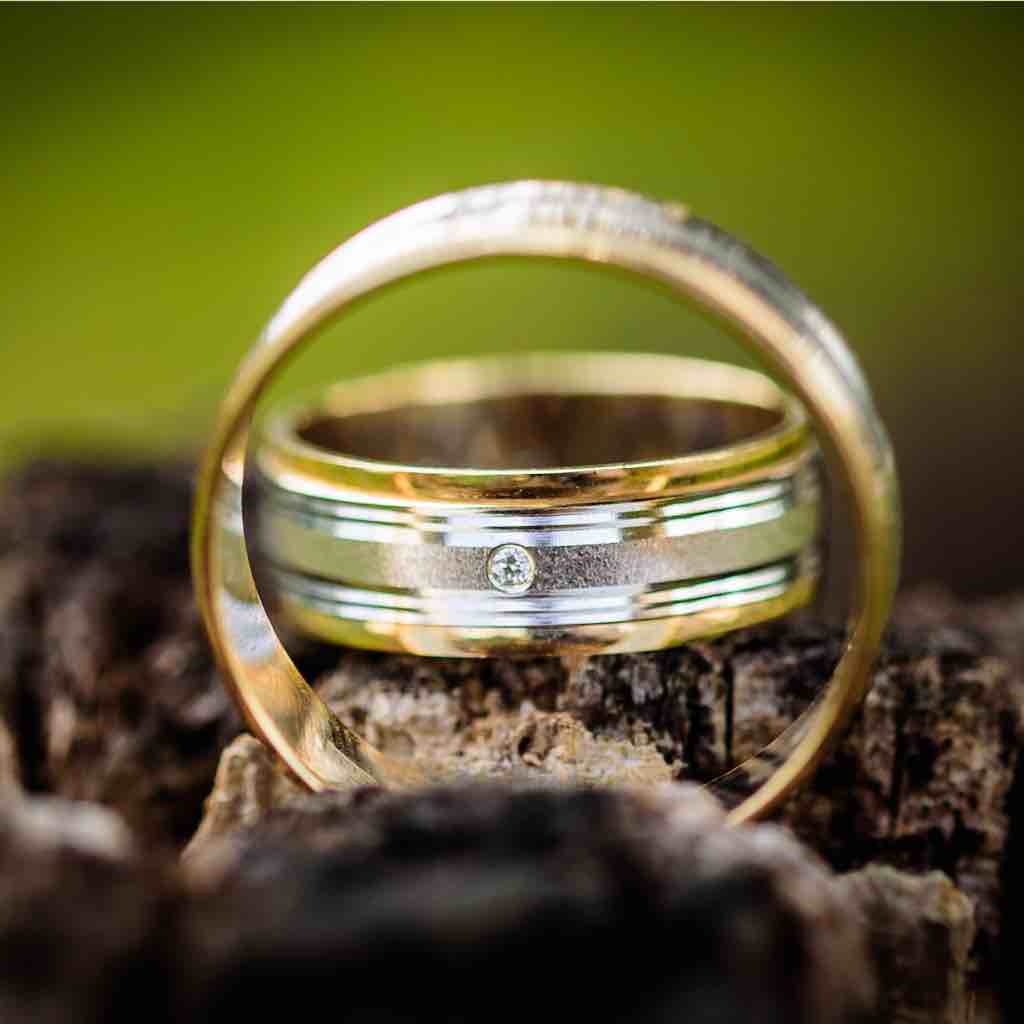 18KT Round Shape Diamond Couple Band