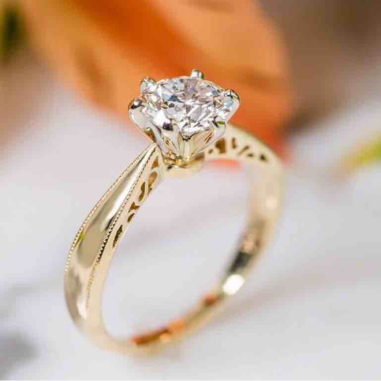 18KT Real Diamond Designer Solitaire Ring