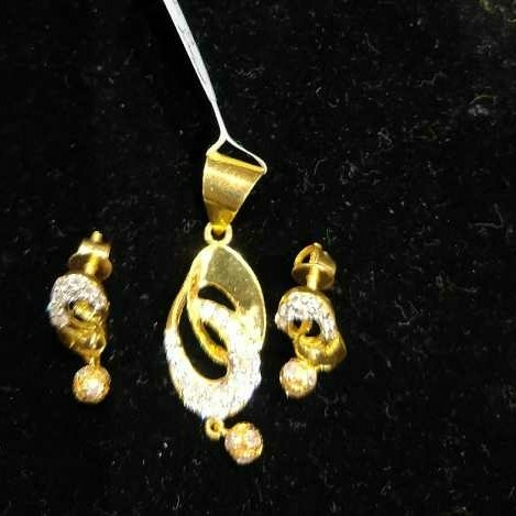 22KT Gold Ladies Pendant Set