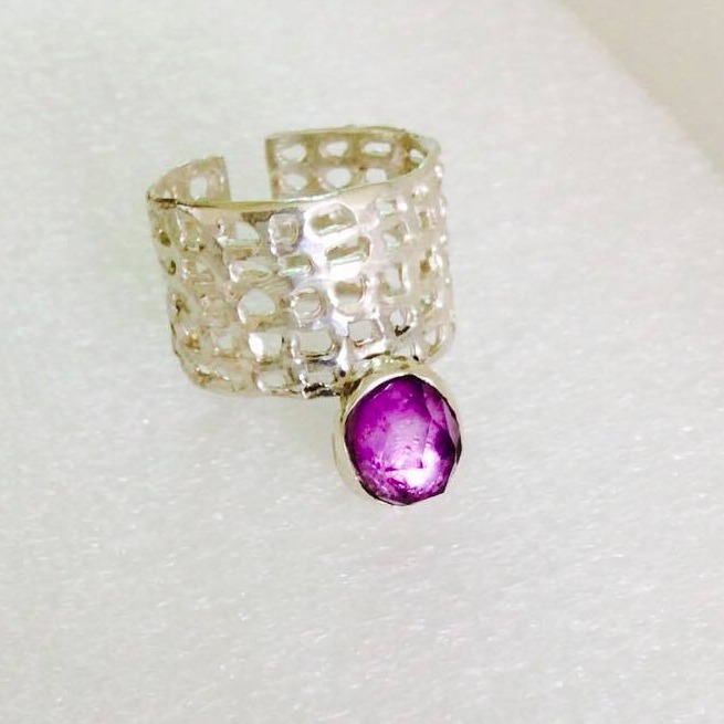 Net rings with stone