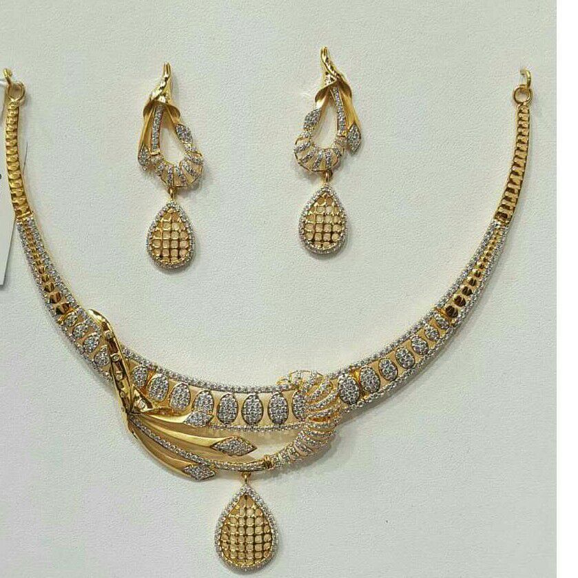 Delicate 916 Gold Ladies Necklace