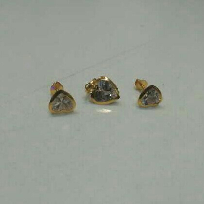 18KT Ladies Pendant Set