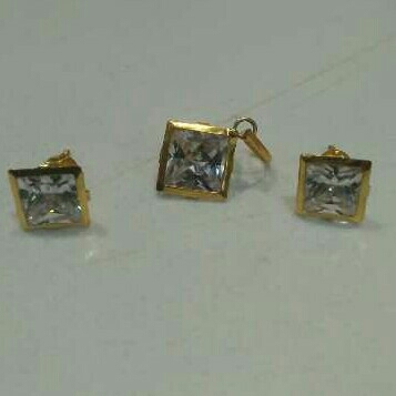 18KT Ladies Pendant Set