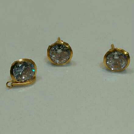 18KT Ladies Pendant Set