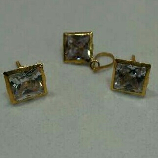 18KT Ladies Pendant Set