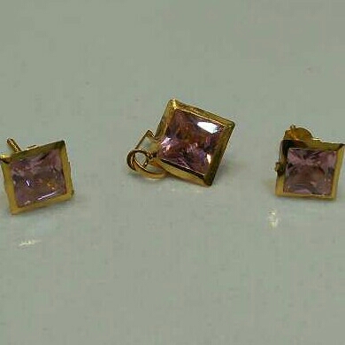 18KT Ladies Pendant Set