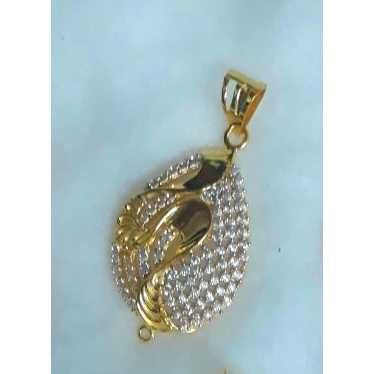 18KT Ladies Yellow Gold Indian Fancy Pendant