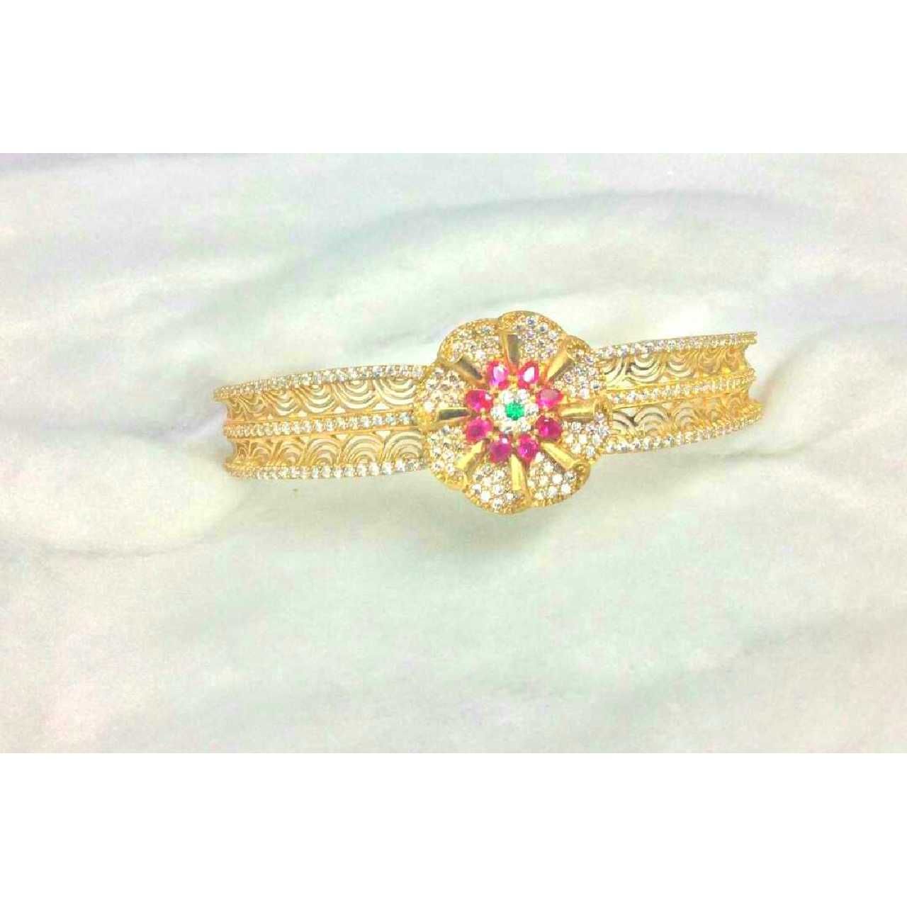 18KT Yellow Gold Ladies Indian Fancy Flower Shaped Bracelet