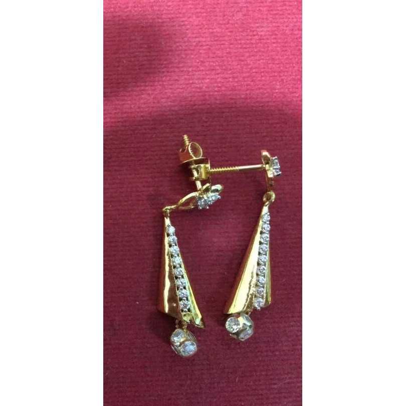 18KT Gold Indian Ladies Fancy Earrings