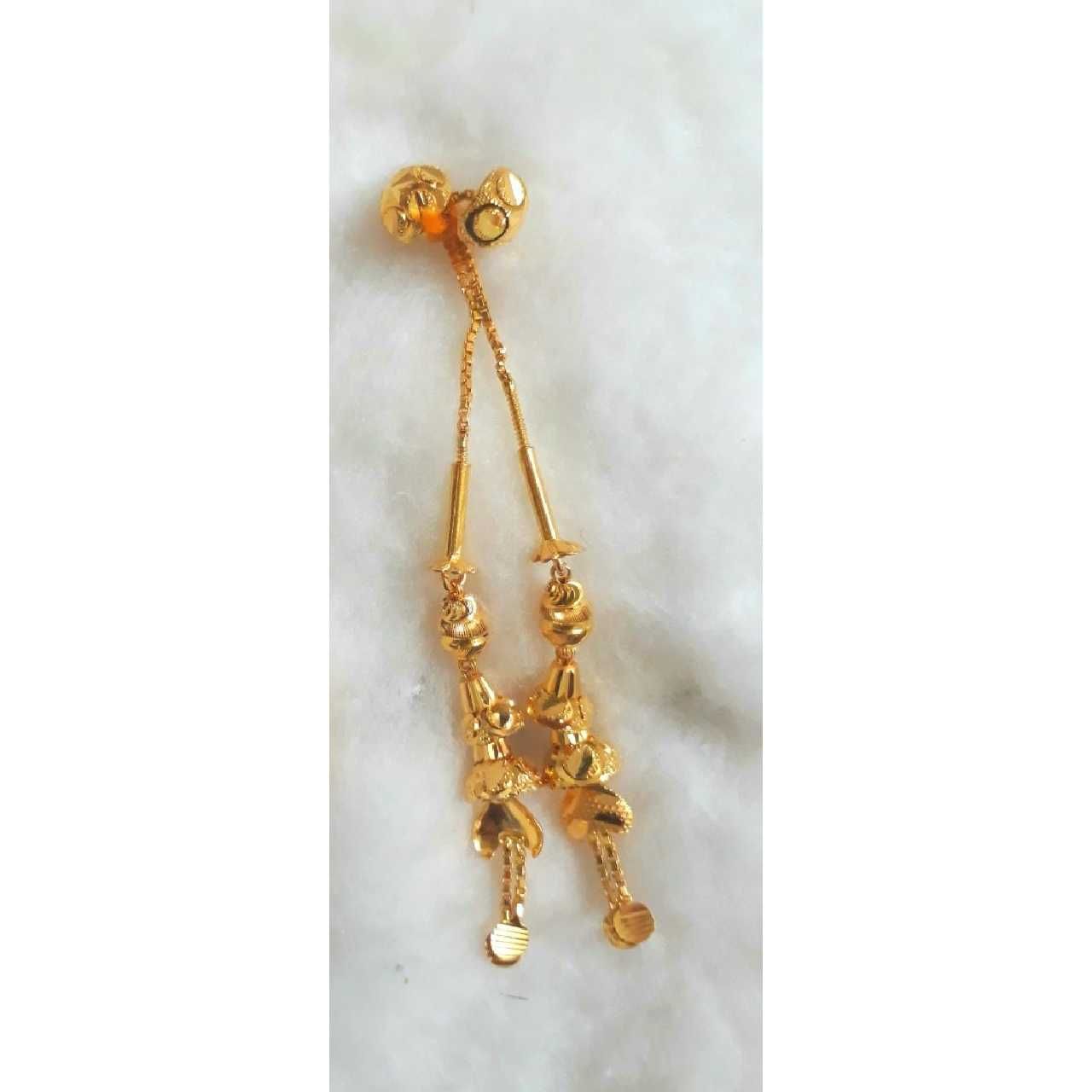 18KT Gold Ladies Indian Stylish Vertical Earrings