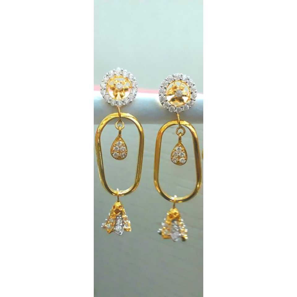 18KT Gold Ladies Indian Stylish Studded Earrings