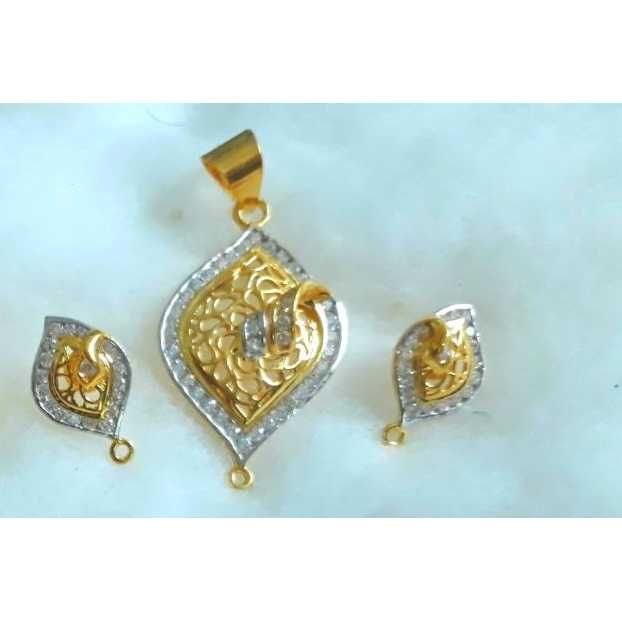 18KT  Gold Designer Ladies Pendant Set