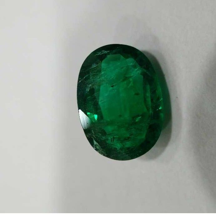 3.85ct oval green emerald-panna