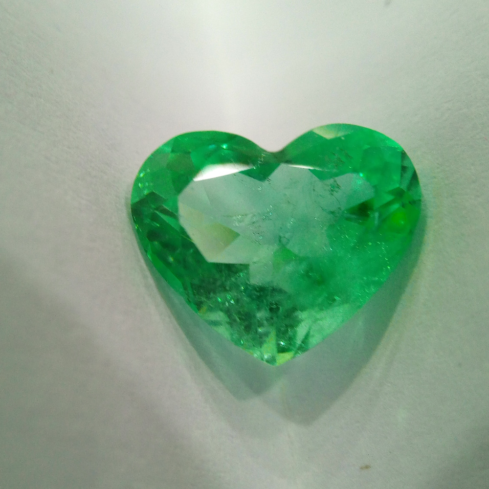 4.34ct heart green emerald-panna