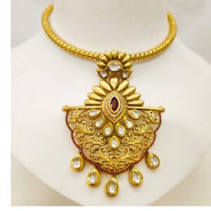 String choker with kundan work and traditional design set 1468