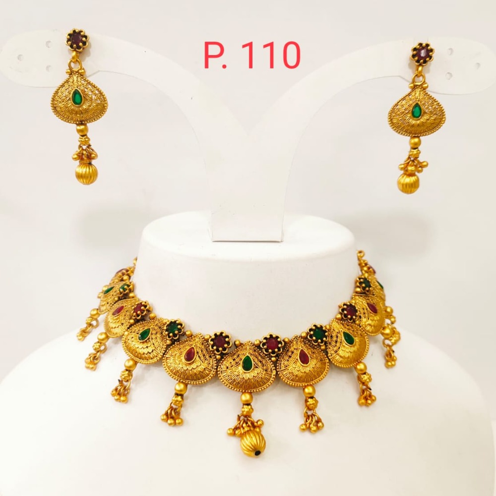 Antique design with choker and emerald and ruby stone 1382