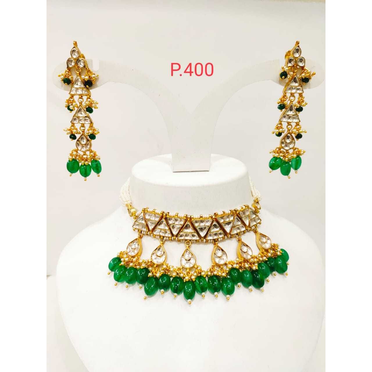 Triangle shape choker set with green(emerald) 1189