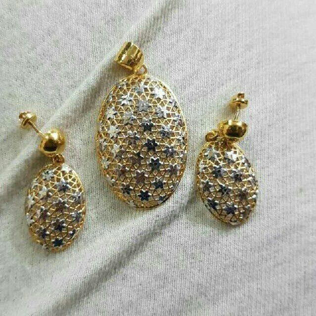 18kt Gold Designer Ladies Pendant Set