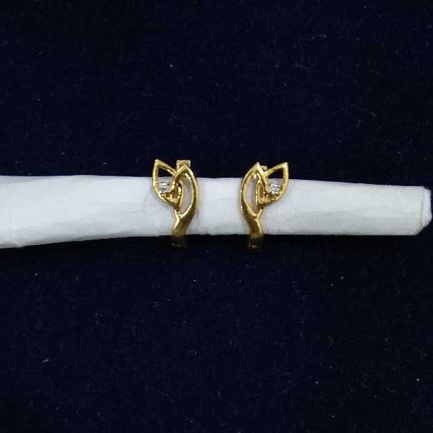 18K / 750 Gold Indian Natural Classic Earrings