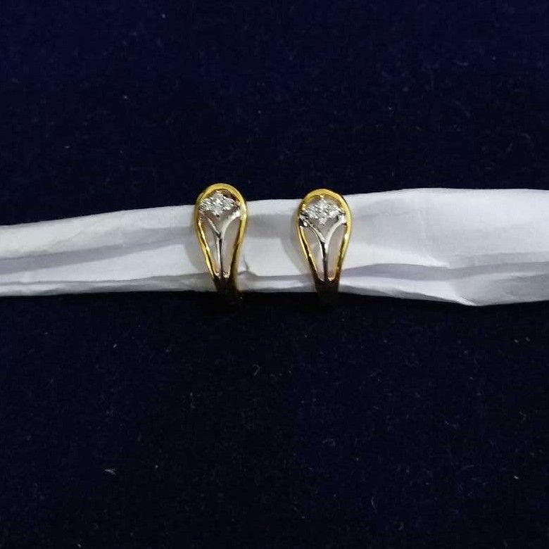 18KT Yellow gold Ladies Indian Natural Diamond Earrings