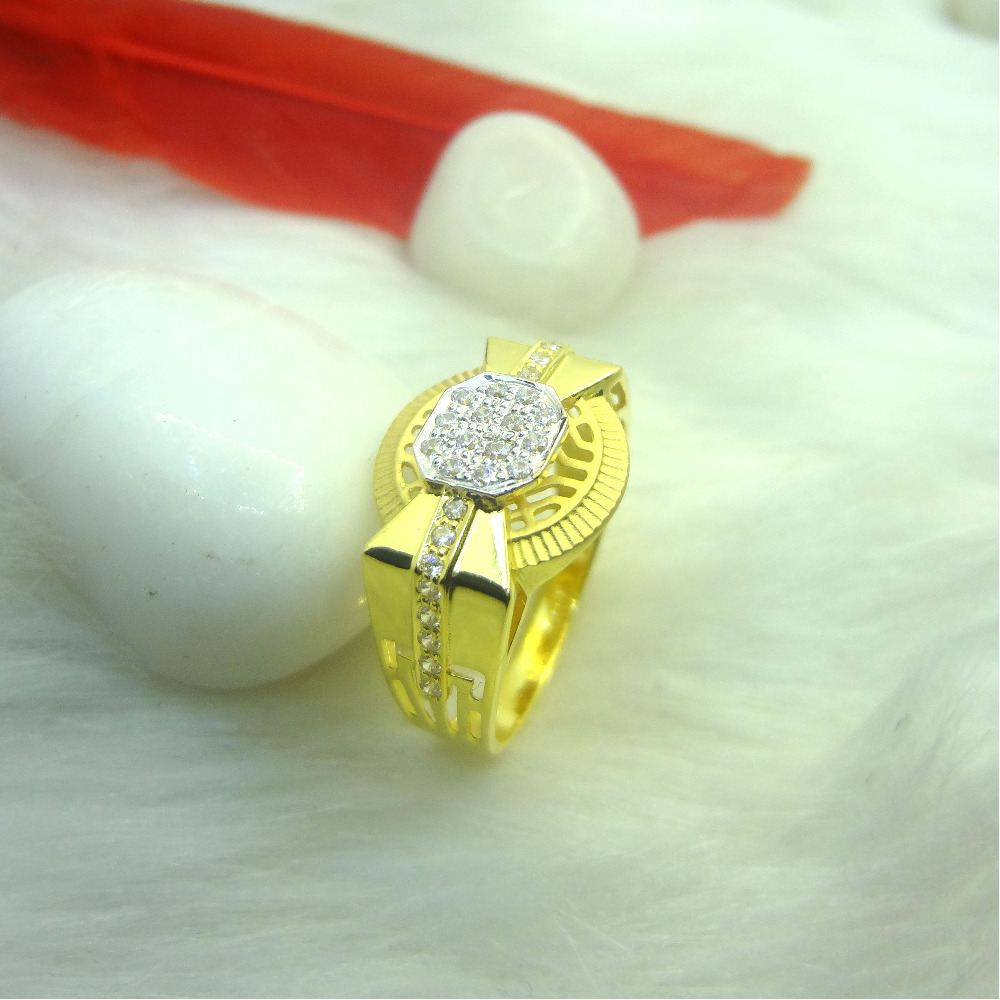 916 GOLD CZ DIAMOND GENTS RING