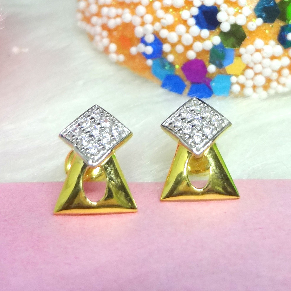 916 GOLD CZ DIAMOND TRIANGLE SHAPE EARRINGS