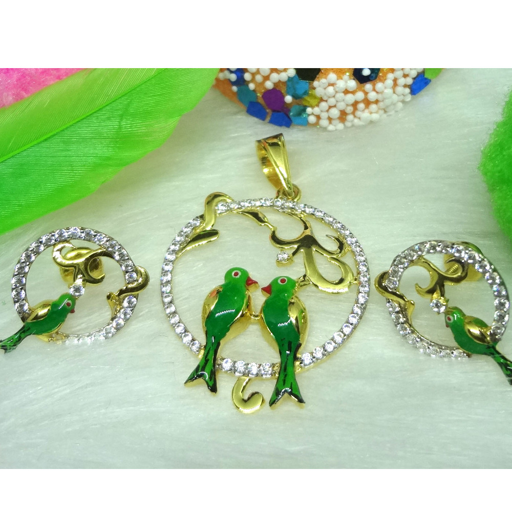 Magnificent parrot design 22kt gold pendant set