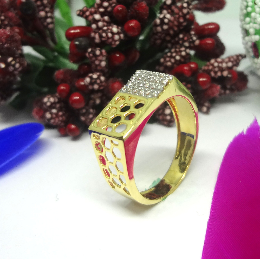916 GOLD CZ DIAMOND JALI PATTERN GENTS RING