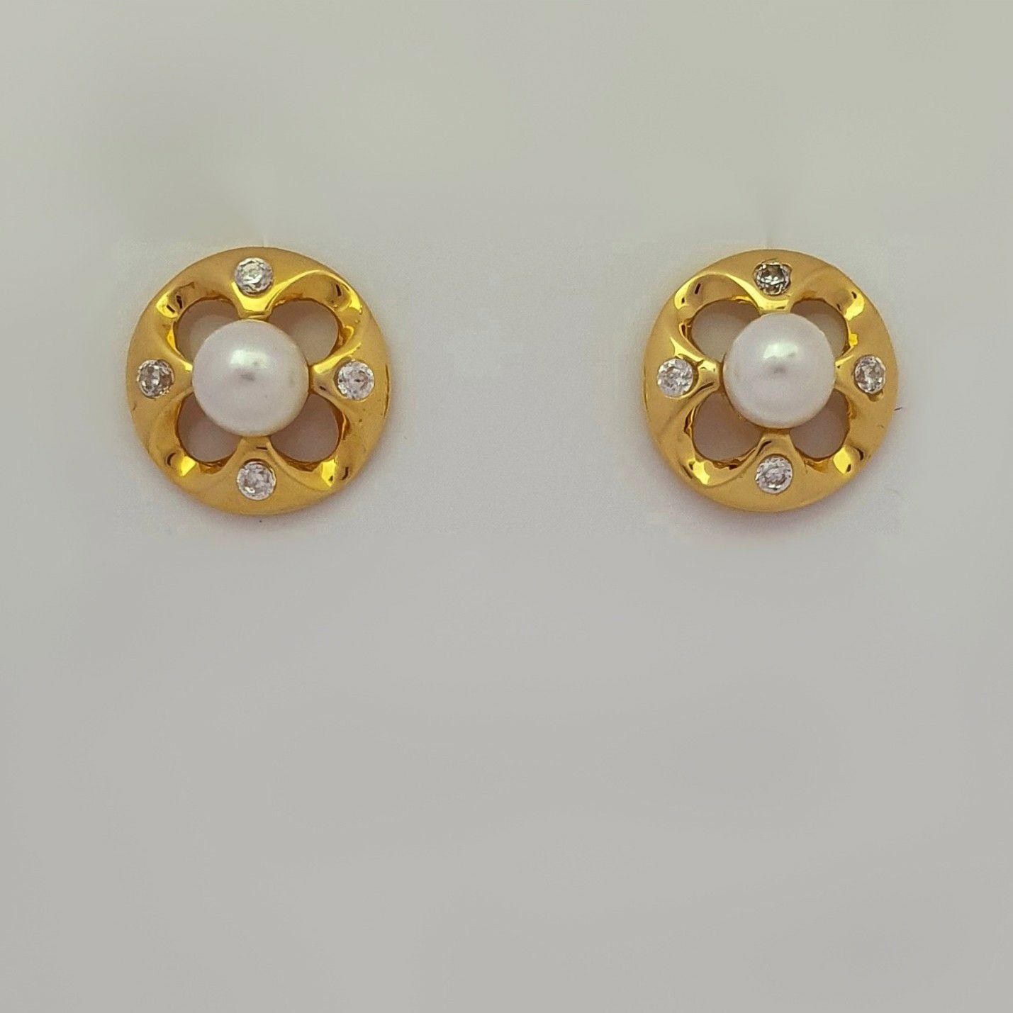 FANCY PEARL EARRING