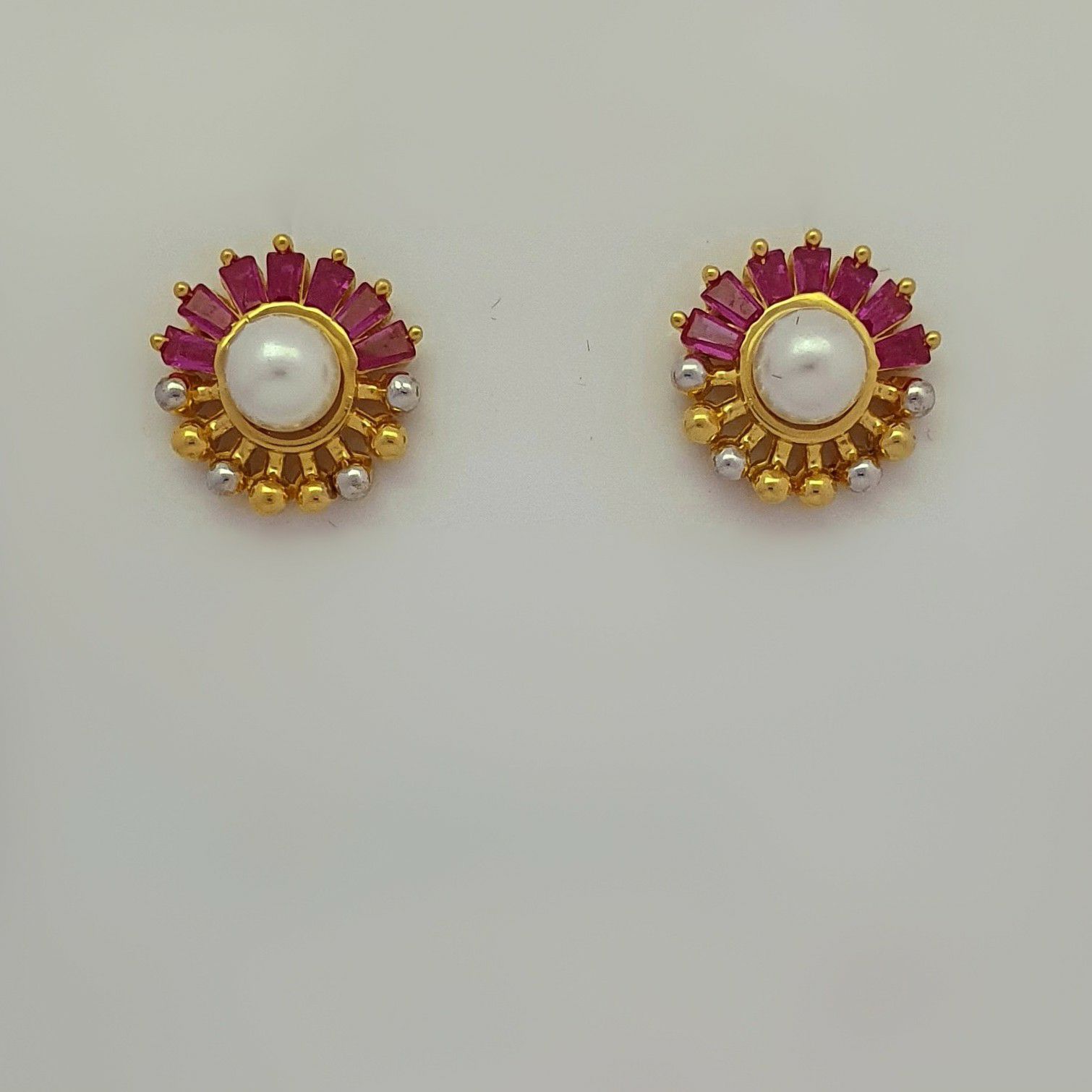 FANCY PEARL EARRING