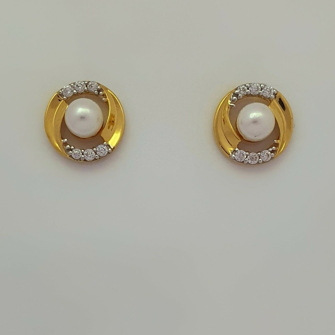 FANCY PEARL EARRING