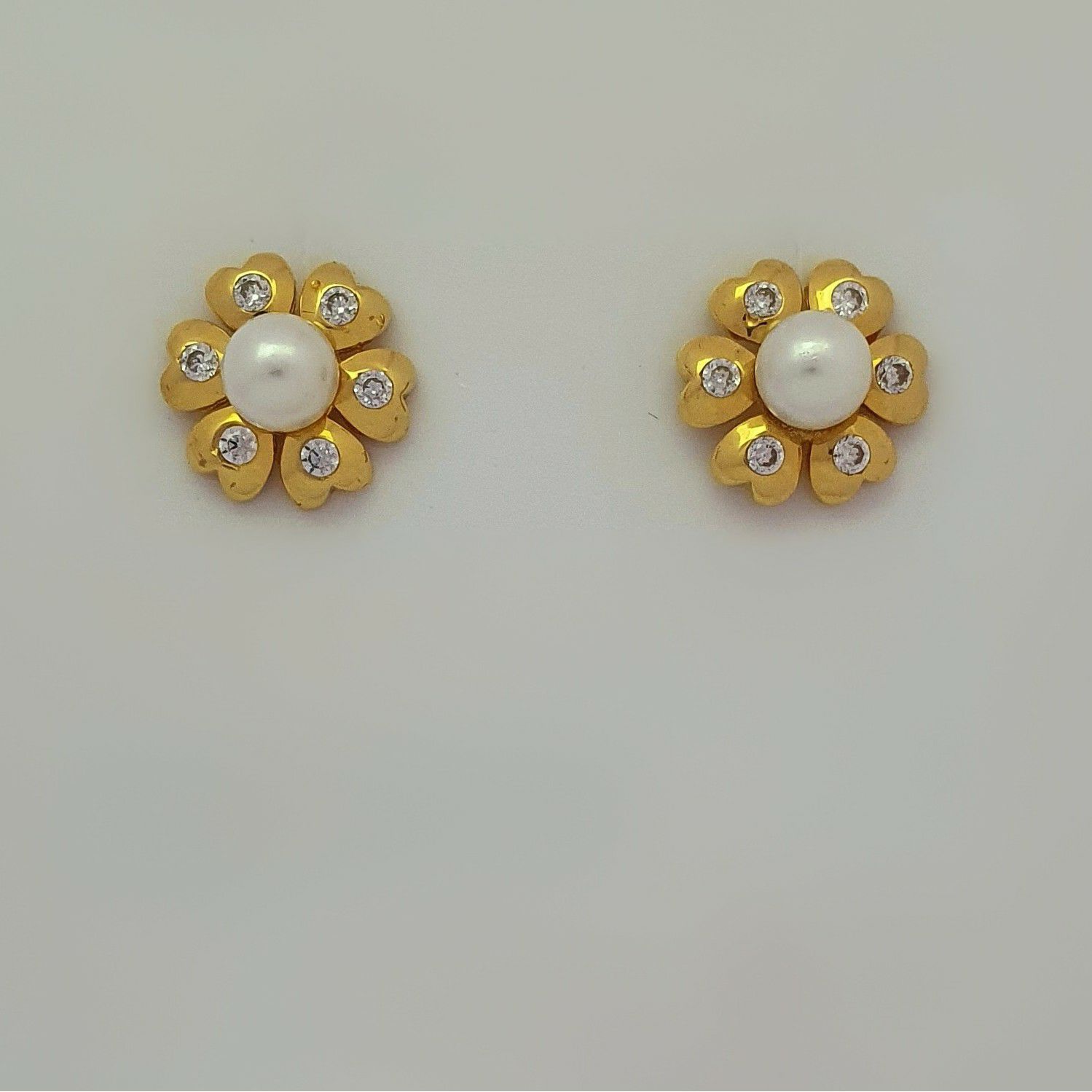 FANCY PEARL EARRING