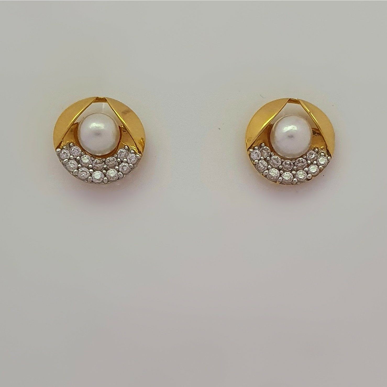 FANCY PEARL EARRING