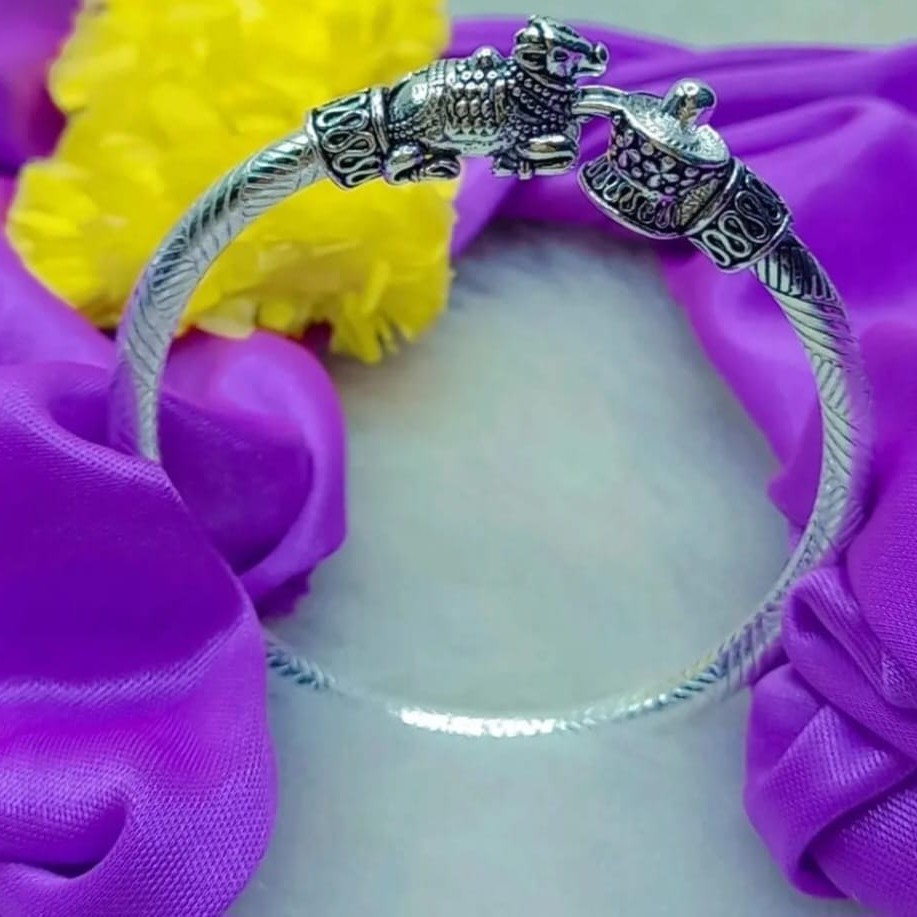Silver Antique Shiv Nandi Design Kada