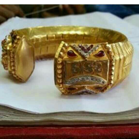 22KT Gold Rajwadi Kada