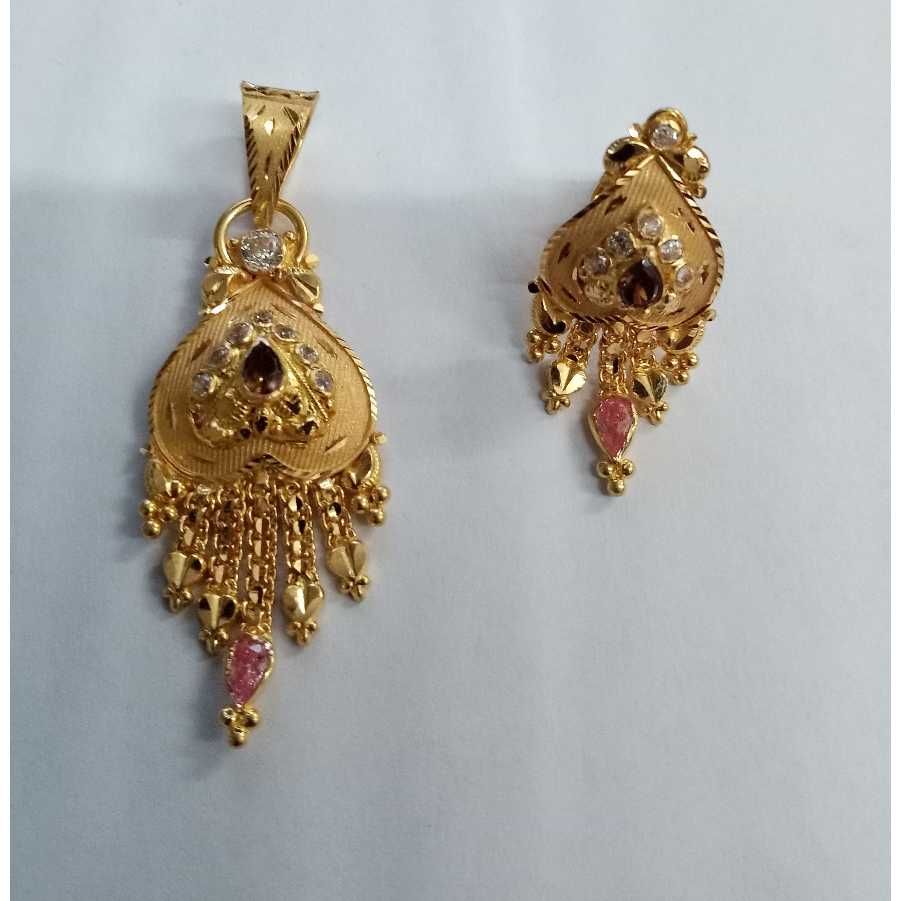 22KT Yellow Gold Designer Ladies Modern Pendant Set