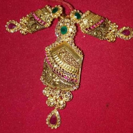 22K Gold Ladies Indian Pendant Set Yellow