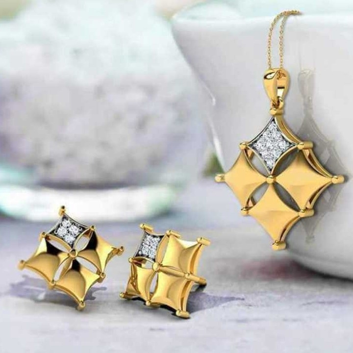 18K Gold Ladies Indian Fancy Pendant Chain Yellow