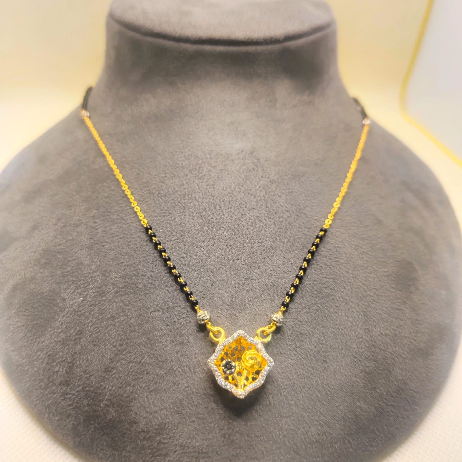 916 Gold Rose Design Mangalsutra